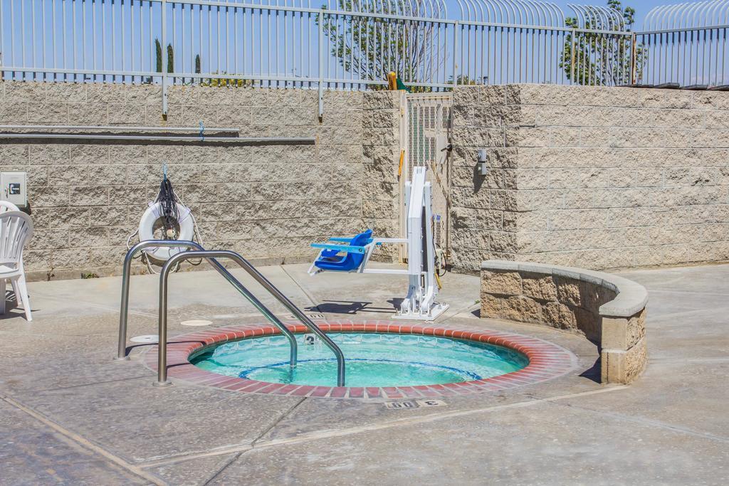 Hotel Comfort & Antelope Valley