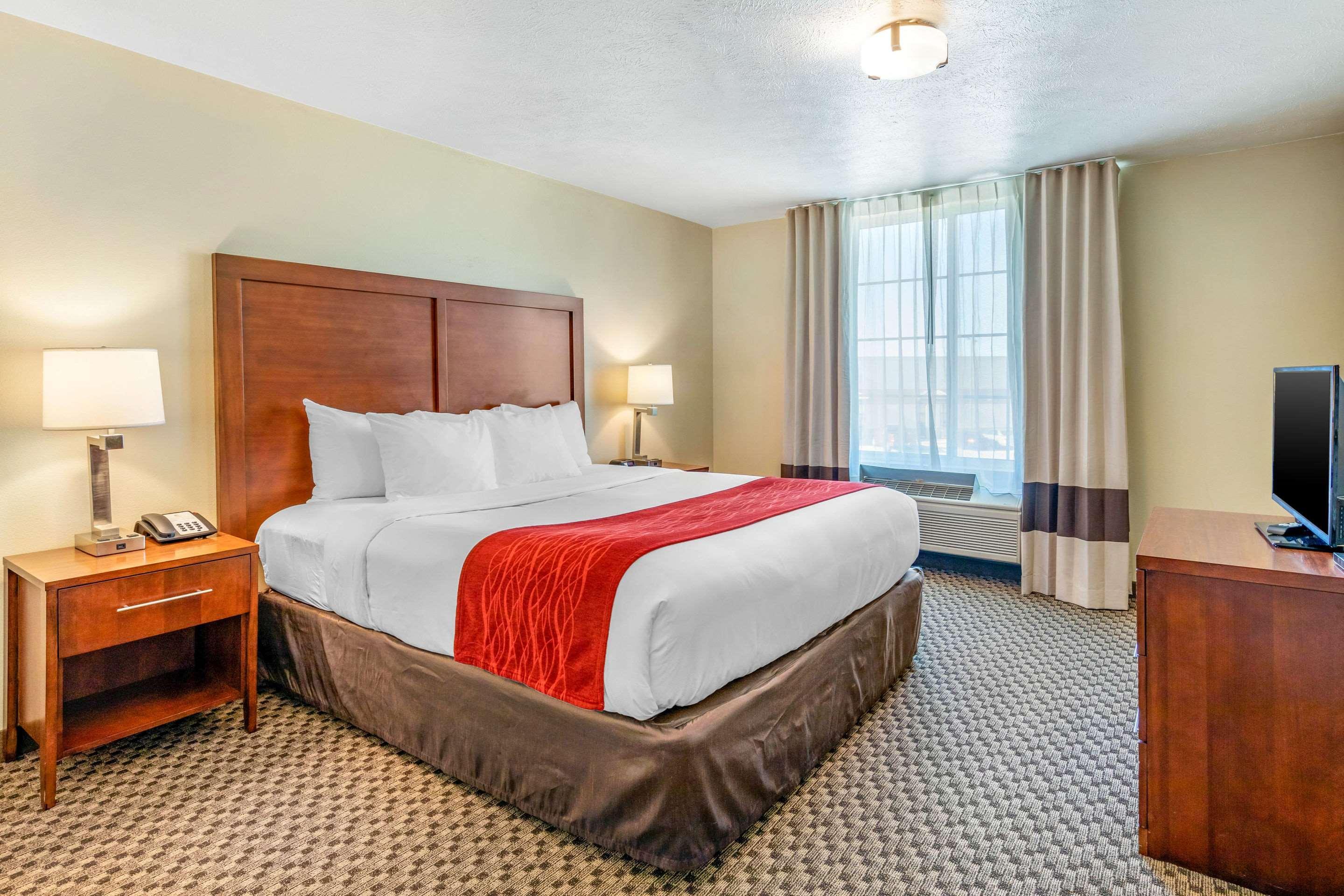 Comfort & Antelope Valley Hotel