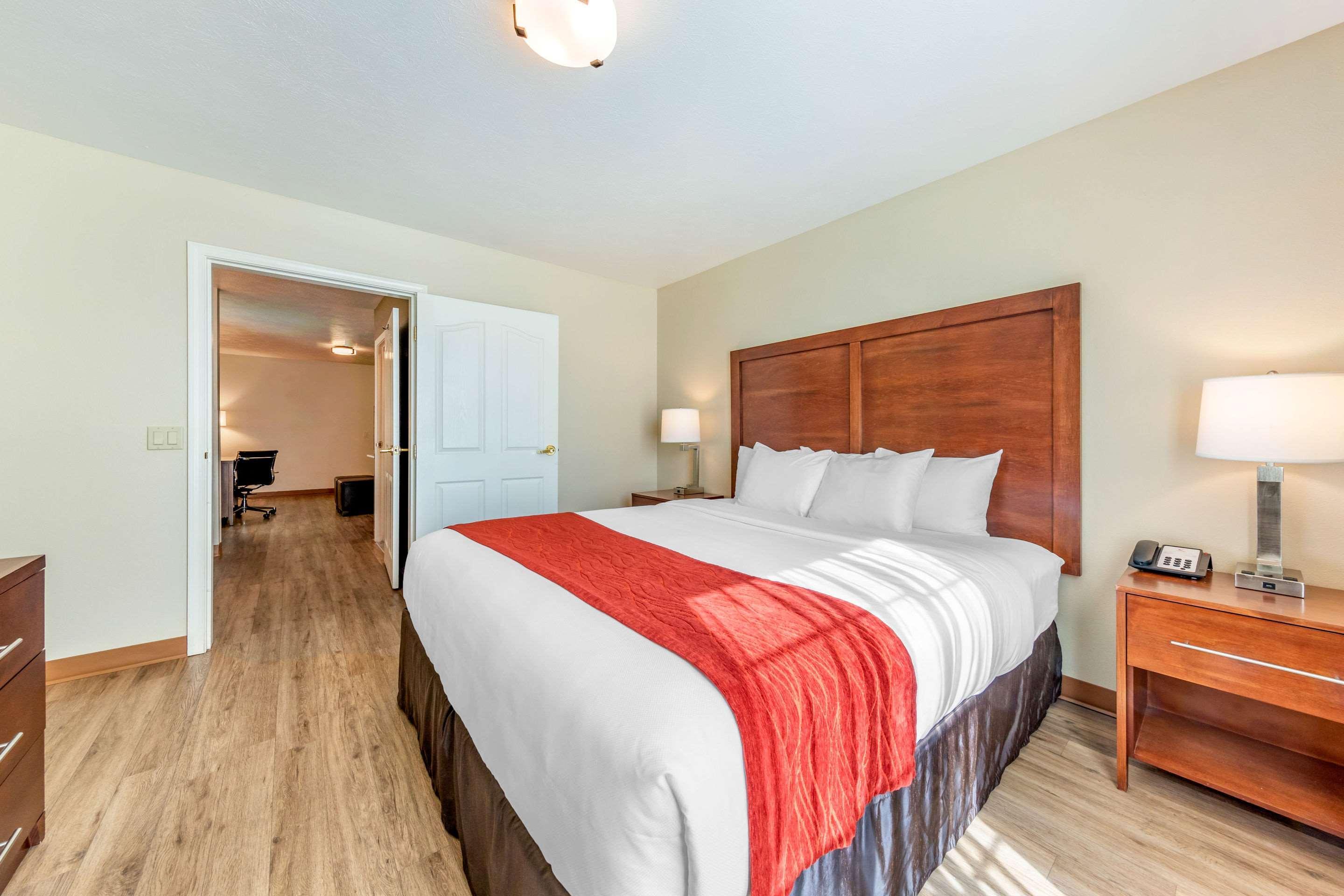 Comfort & Antelope Valley Hotel 3*