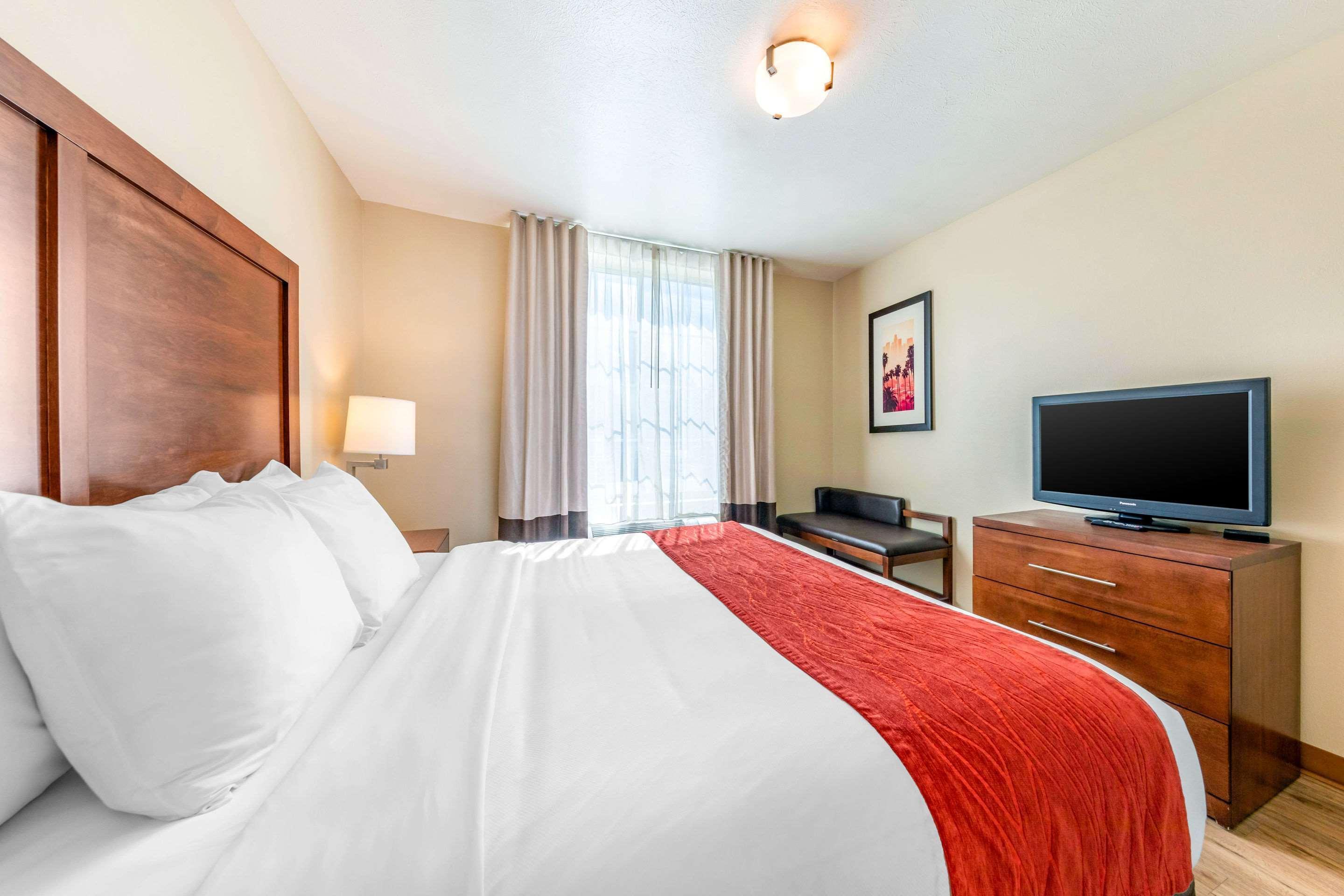 Hotel Comfort & Antelope Valley