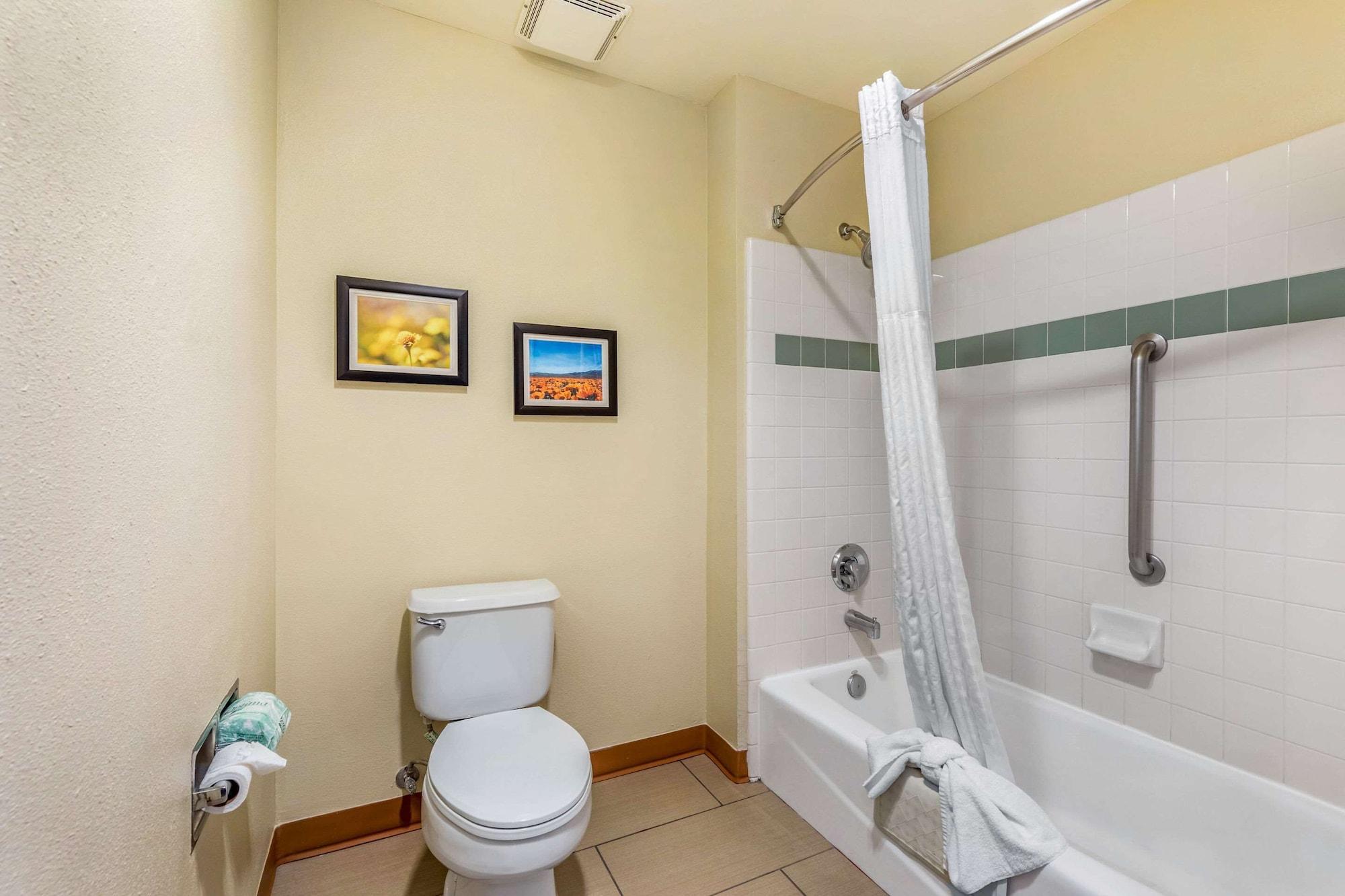 Hotel Comfort & Antelope Valley